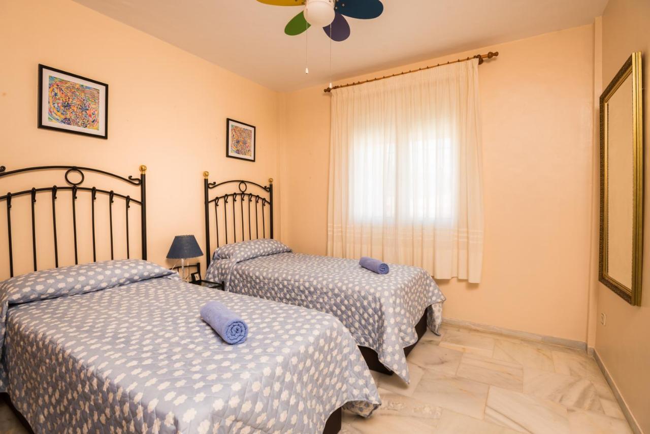 Erisa II Apartment ตอร์เรโมลิโนส ภายนอก รูปภาพ
