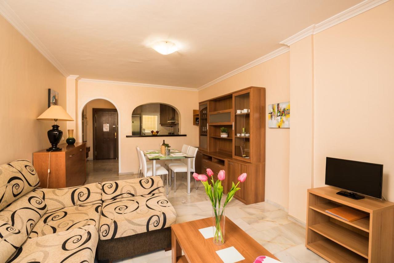 Erisa II Apartment ตอร์เรโมลิโนส ภายนอก รูปภาพ