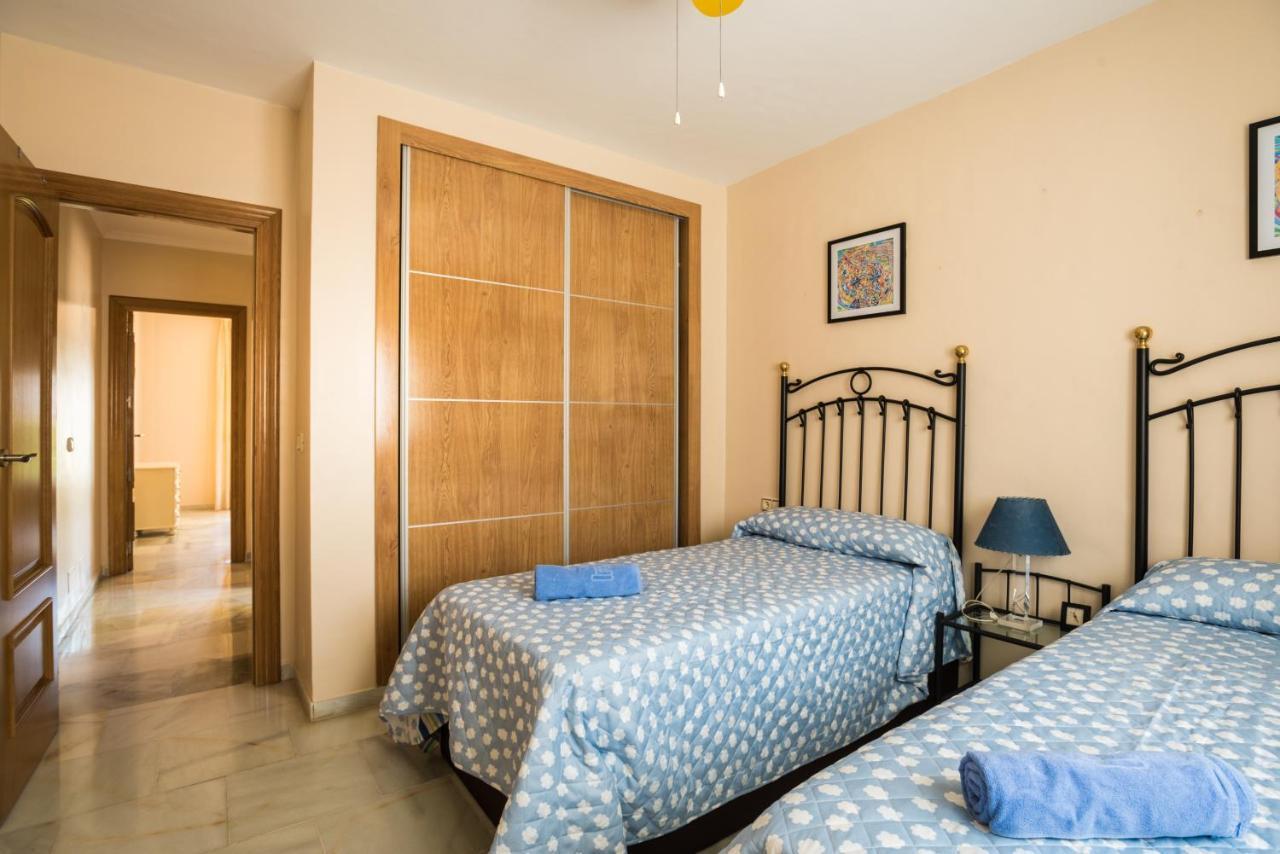 Erisa II Apartment ตอร์เรโมลิโนส ภายนอก รูปภาพ